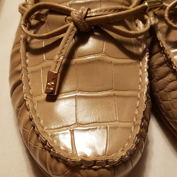 Women Michael Kors Sutton Moccasins size US 9M - Picture 2 of 8